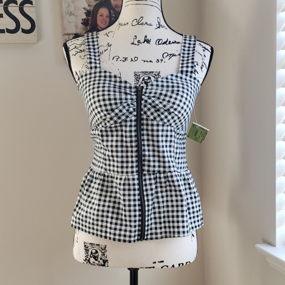 Cute checkered top!